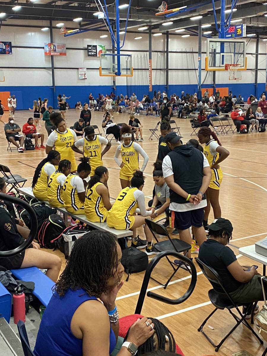 R_SimoneP's tweet photo. The battle continues!!!
9:37 left in the game. The score is CP3 Flames 26, Team Curry 28.
Timeout CP3 Flames.
#LBINCJamFest @LBInsider @LBI_Carolina @LBIMarcy @wadesworld32 @LBI_Steve @LBIPremierBB https://t.co/kuGot90eiJ