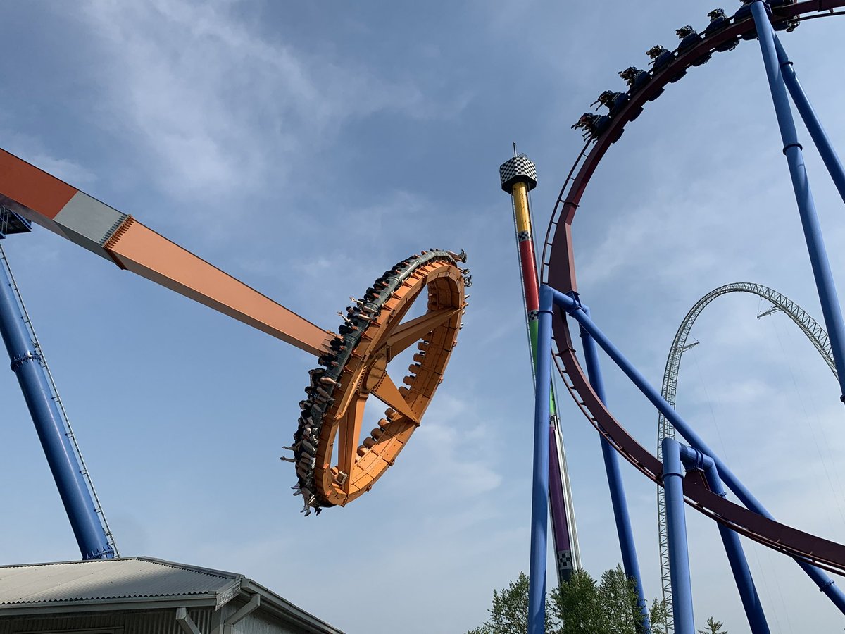 BuckeyeCoaster's tweet photo. Delirium & Banshee sharing the spotlight together this morning at @KingsIslandPR! I love when you get two rides in motion at the same time! #KingsIsland #Coasterstock2022 #KI50 #KIBanshee #KIDelirium https://t.co/tKxfBe7IpP