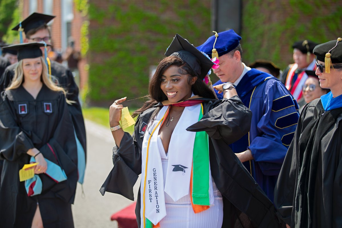 sunypotsdam1816's tweet photo. Congratulations to the Class of 2022! This year, we honored more than 1,000 candidates for graduation, as well as welcoming back alumni from the Classes of 2020 and 2021! 🎓#SUNYPotsdamGrad #SUNYPotsdam #PeopleOfPotsdam 
https://t.co/FJc5dA2qYu https://t.co/AOhkNBbNpy