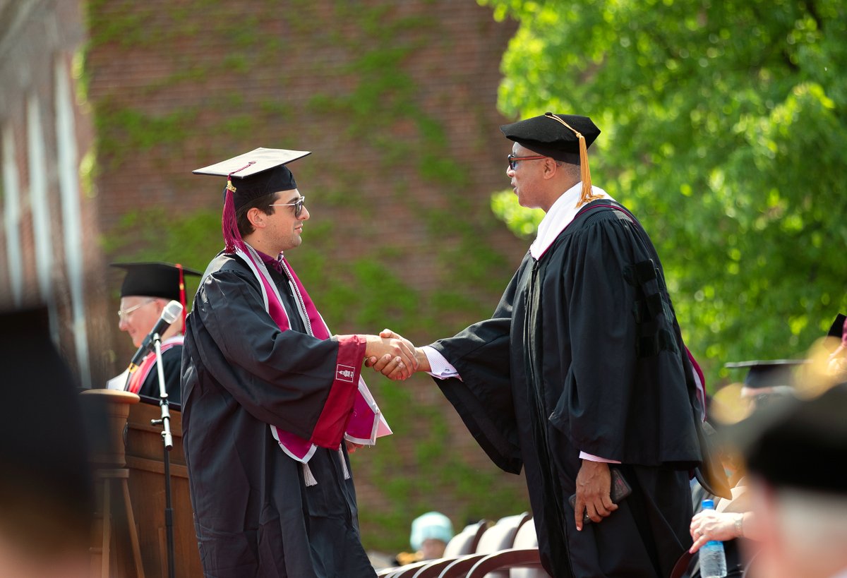 sunypotsdam1816's tweet photo. Congratulations to the Class of 2022! This year, we honored more than 1,000 candidates for graduation, as well as welcoming back alumni from the Classes of 2020 and 2021! 🎓#SUNYPotsdamGrad #SUNYPotsdam #PeopleOfPotsdam 
https://t.co/FJc5dA2qYu https://t.co/AOhkNBbNpy