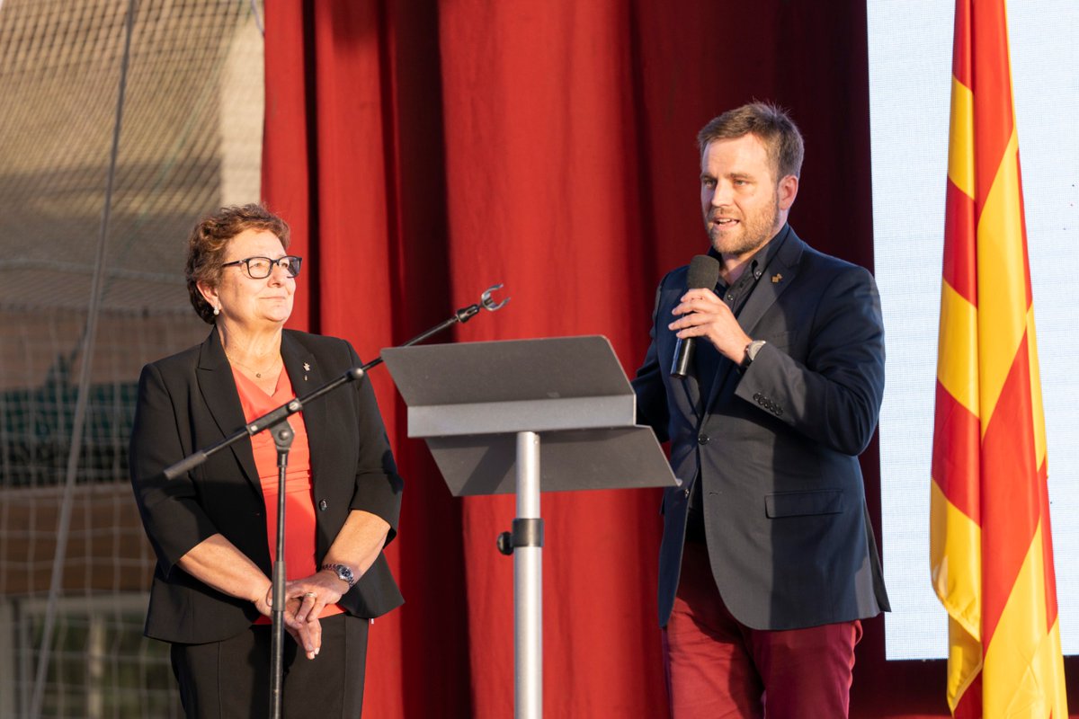 DiputacioGirona's tweet photo. 🐽🙌 El diputat de la #DdGi, @jordi_camps, participa a la Gala #Fiporc 2022 de #Riudellots de la Selva.

👏Homenatge als 150 voluntaris i voluntàries 
🎞 Documental amb els voluntaris i voluntàries de protagonistes.
���Entrega dels premis del concurs de dibuix de l'escola.
@fiporc https://t.co/XFKVU4h5QU