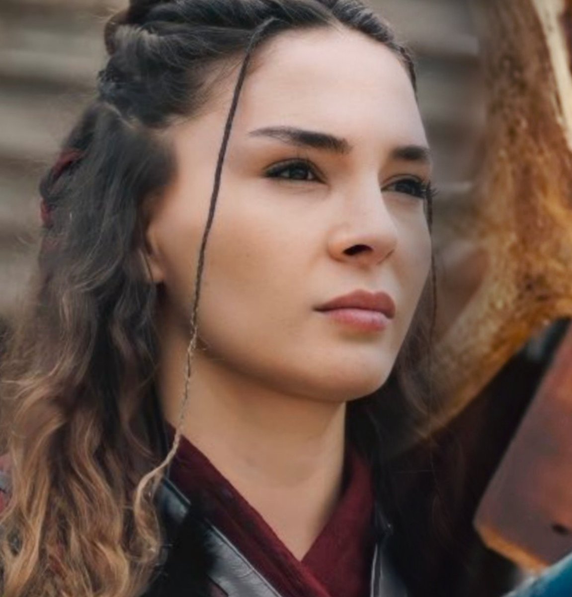 Al sana kurt bakışı 
#Akkız #destan #EbruŞahin