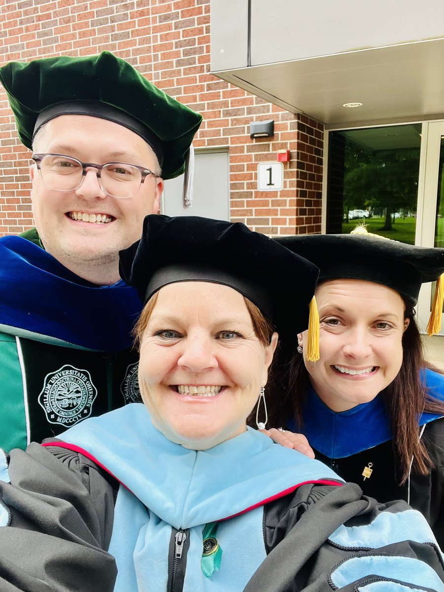 Schilling28's tweet photo. Thankful to work with these humans! With colleagues like these, the world is a better place. @ManchesterUniv #ManchesterGraduation #MakeRoomForJoy https://t.co/HixJVZVJ4W