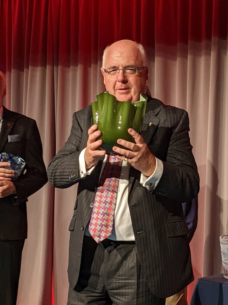 He win! <a href="/MRSarawak/">Simon Martin-Redman</a> is the International Grand Prix winner. Well done Simon. Amazing achievement #philately