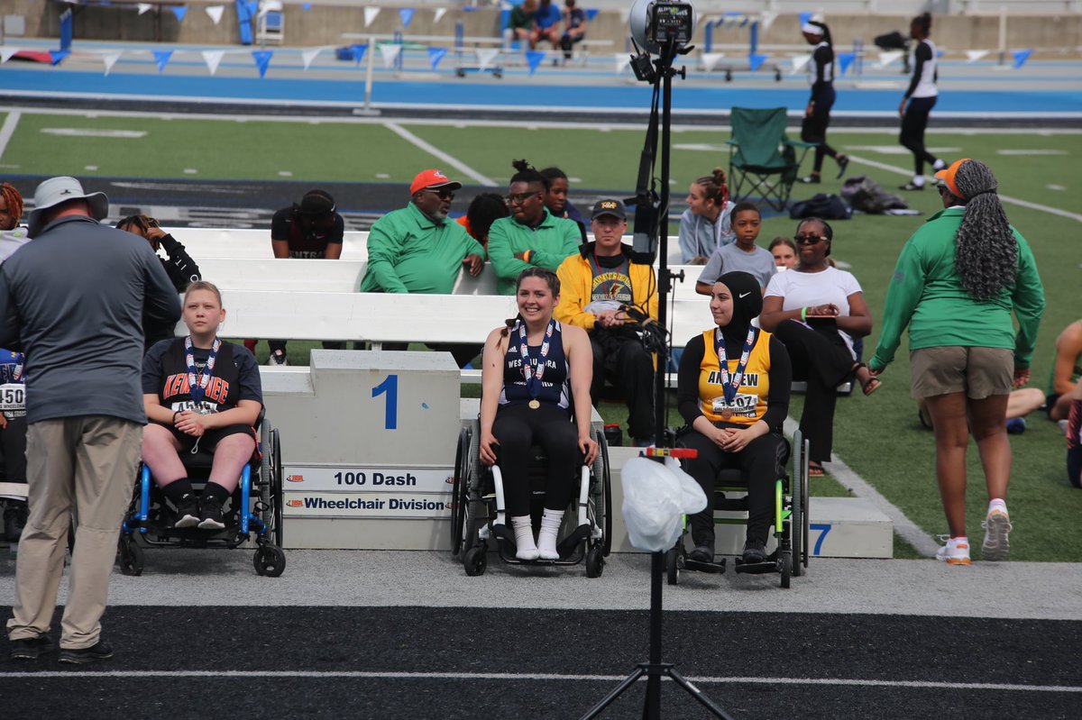 WAHSGirlsTF's tweet image. Ladies and gentlemen we have ourselves a State Champion!!! Megan Sporny in the 100 dash WC
👏🏽👏🏽👏🏽 Outstanding job Megan!!