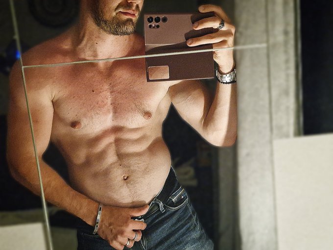 Good night   https://t.co/49xFcm29TS https://t.co/PwL4FErdUE