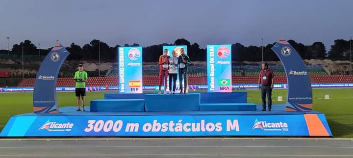 atletismo_argentino (@atletismoar) on Twitter photo #Alicante2022
ORO DE CASETTA Y BRONCES DE CHIARAVIGLIO Y LARREGINA
En la segunda jornada se destacó el oro🥇de <a href="/KzBelen/">Belen Casetta</a> en los 3.000 con obstáculos y dos bronce🥉 con Larregina en los 400m y Chiaraviglio en garrocha.
💻Leé la crónica en nuestra web:
atletismoargentino.com.ar/alicante-2022-… #Alicante2022
ORO DE CASETTA Y BRONCES DE CHIARAVIGLIO Y LARREGINA
En la segunda jornada se destacó el oro🥇de <a href="/KzBelen/">Belen Casetta</a> en los 3.000 con obstáculos y dos bronce🥉 con Larregina en los 400m y Chiaraviglio en garrocha.
💻Leé la crónica en nuestra web:
atletismoargentino.com.ar/alicante-2022-…