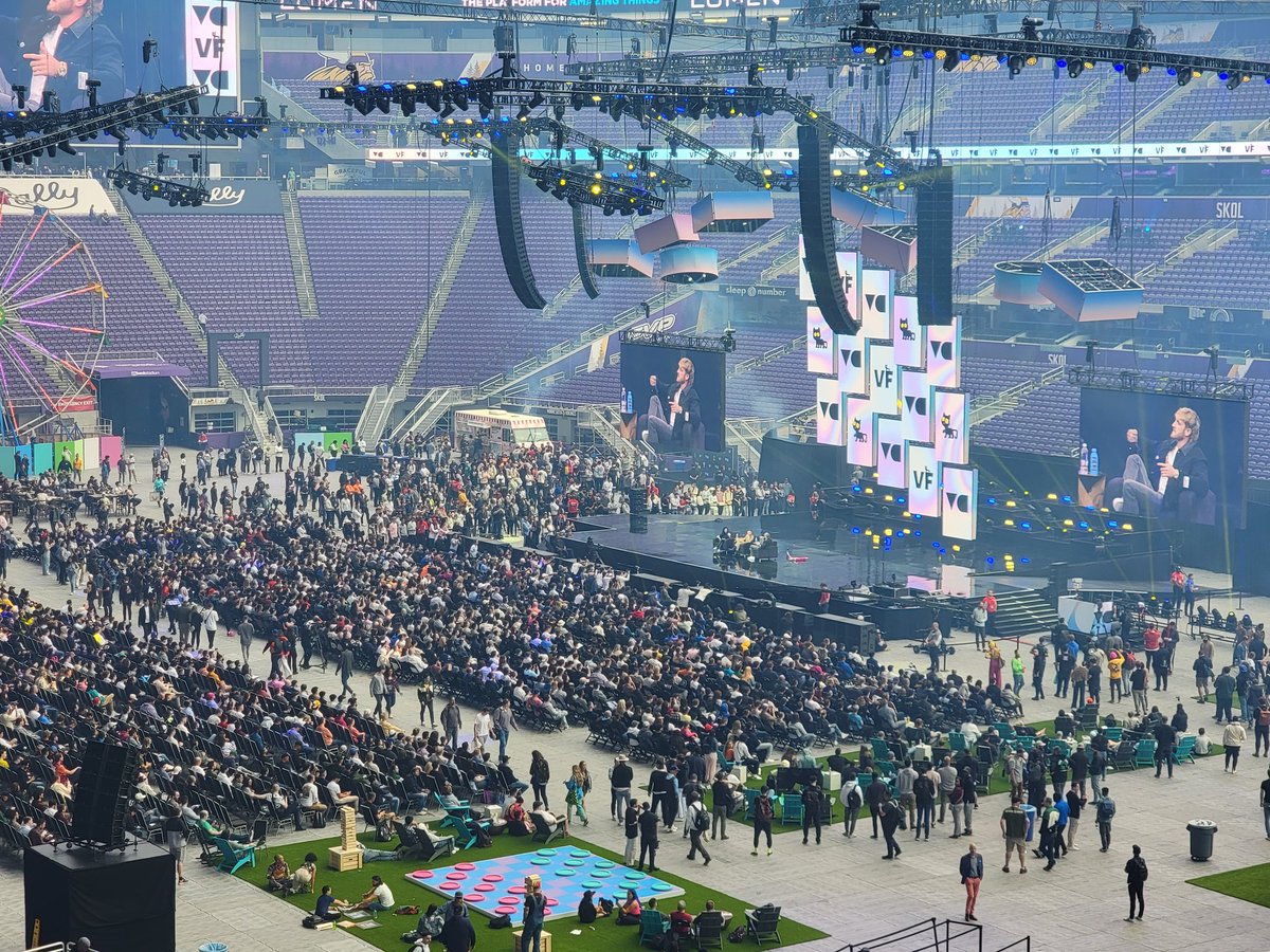 The last thing <a href="/BaronDavis/">Baron Davis</a> said before leaving the stage at <a href="/veecon/">VeeCon</a> was "SHOUT OUT TO BOSS CAT ROCKET CLUUUUB!!!" 🚀 <a href="/BossCatRC/">Boss Cat Rocket Club</a>