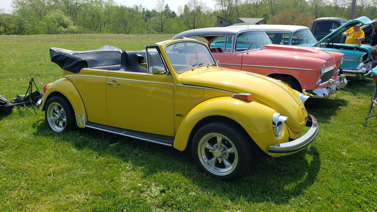 kwbugclub's tweet photo. Some of the members of the K-W &amp; Area Bug Club attended the Stamford Centre Volunteer Firemen’s Association Car Show in support of Project SHARE of Niagara Falls.  We met up with some of our friends from Flat 4 Cruisers of Niagara.  Good seeing everyone with their cars out again. https://t.co/r5hIHARVc9