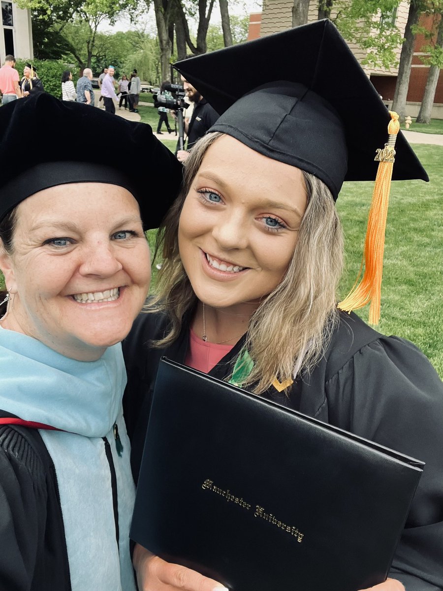 Schilling28's tweet photo. "Be the change you want to see in the world," Ghandi said. "Okay! We can do that," the class of 2022 said. #BeTheChange #GoodWorks #Classof2022 #ManchesterGraduation @ManchesterUniv https://t.co/7n8OHm9x7b