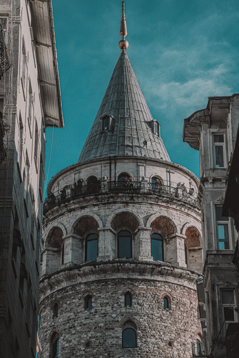 mihribaliyar's tweet photo. Bugün senin ihtişamının gölgesinde parlayan bir güneş olacağım.. Gözlerim seni görene dek, iyi uykular🫶🏻 #22Mayıs2022 #kuledibi https://t.co/GbIx39bTrX