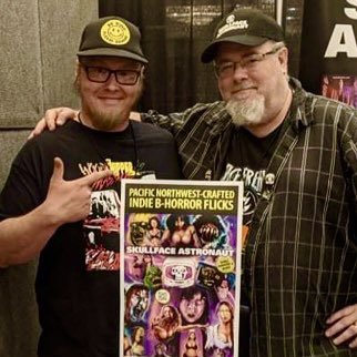 skullfaceastro's tweet image. Met b-movie superfan Moe! At Crypticon Seattle #crypt22 #crypticon #crypticonseattle