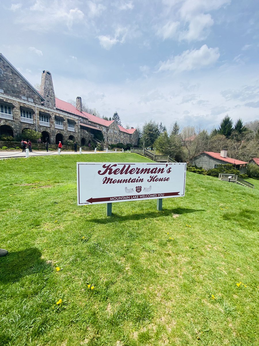 Jennifer Grey is an absolute ICON and we don't deserve her. She deserves EVERYTHING. 😭 I'm getting married in 39 days at the same place where she made CINEMATIC HISTORY, did I invite her? Yes, will she probably see it? No. My excitement will not waiver.