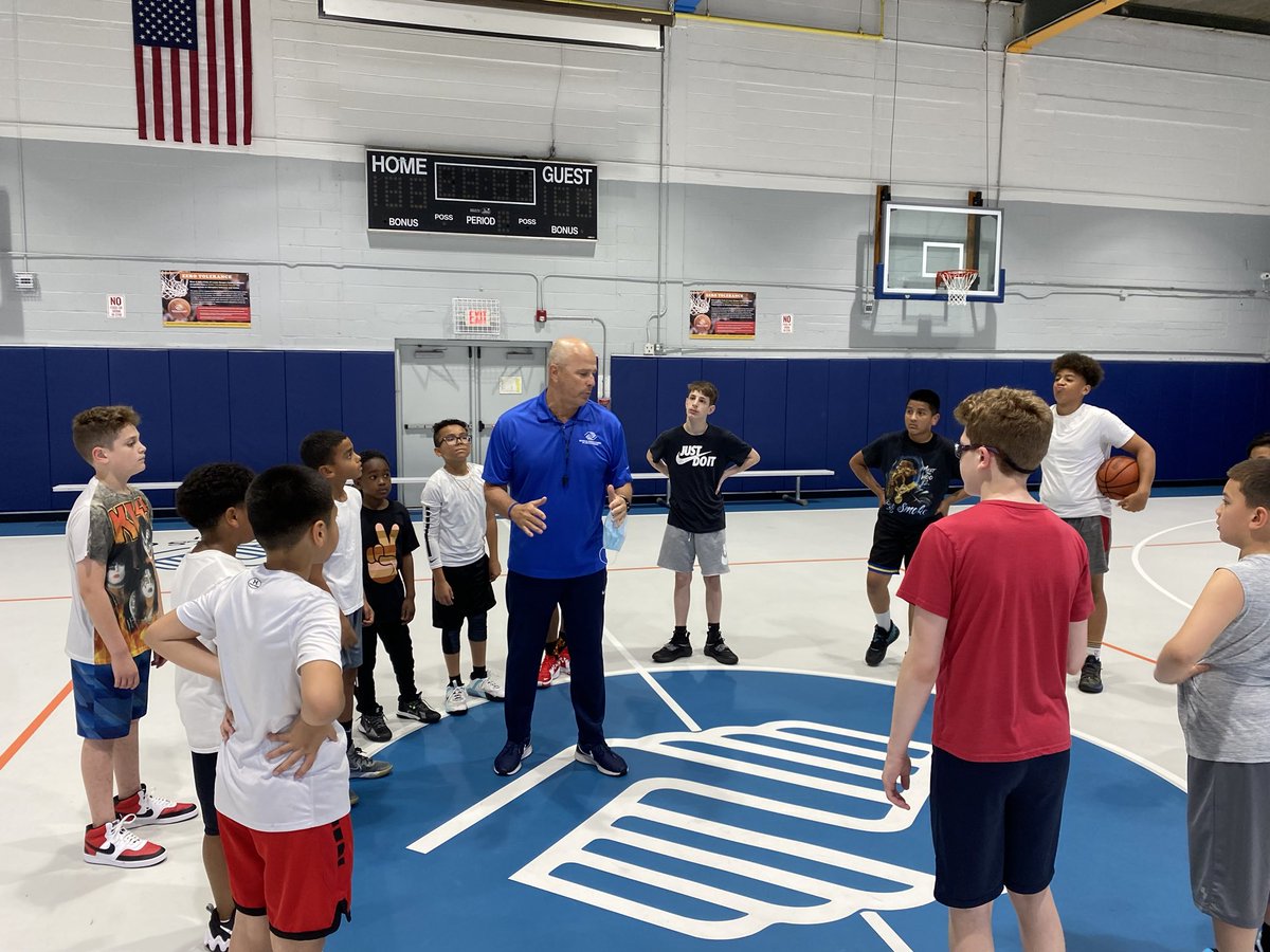 CoachHerenda's tweet photo. Great morning at the Boys and Girls Club in Lodi ........
Skillz and Drillz ........
🏀🤜🏾🤛❤️ https://t.co/mbwbofkifu