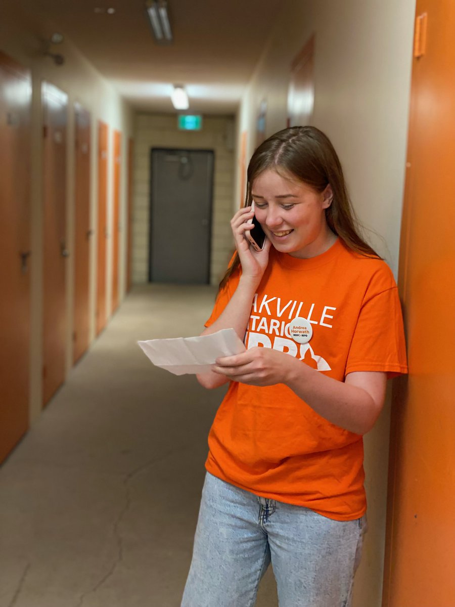 MaeveMcnaughton's tweet photo. Did someone say signs? Watch out Oakville, the #orangewave is hitting today! The weather isn’t stopping us! #ondp #votendp #oakville #onpoli https://t.co/W0aHj43zND
