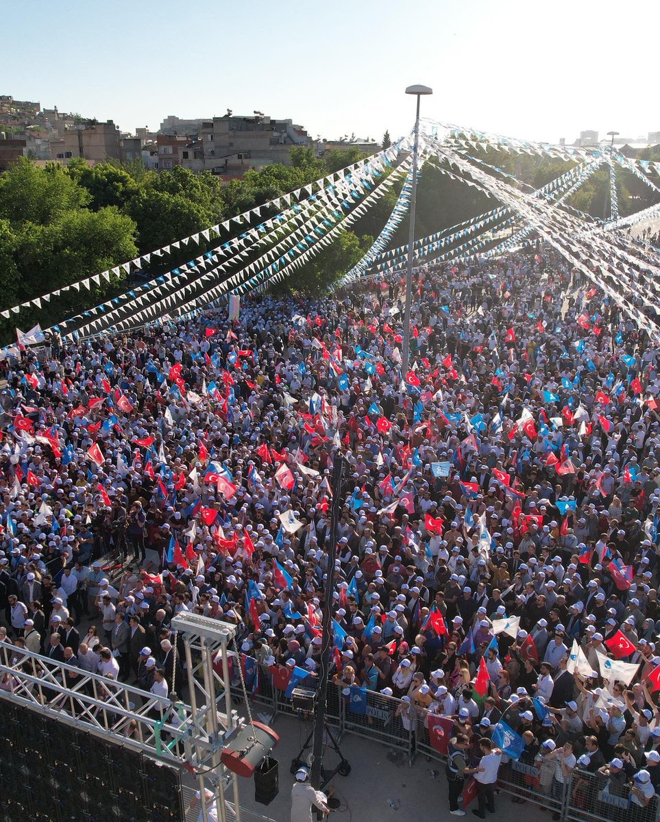 #Gaziantep'teki ilk mitingimiz coşkulu, heyecanlı en önemlisi de samimi bir havada geçti.
Siyasetin dili meydandır.
İşte Deva Partisi, İşte Ali Babacan, İşte meydan.
Bundan sonrası HODRİ MEYDAN.