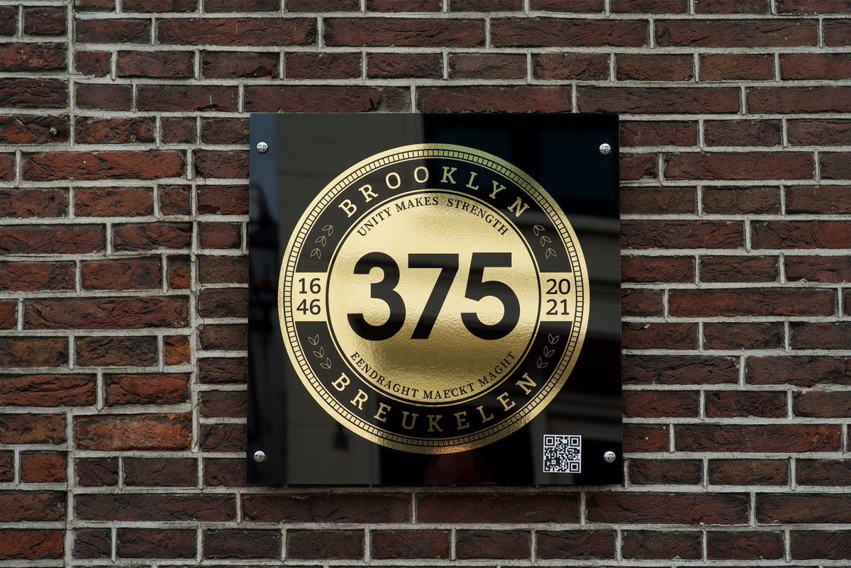 So proud that the official #brooklyn375 seal is now on view in downtown Breukelen 

#eendraghtmaecktmaght #unitymakesstrength #est1646 #breukelenstory #breukelenbrooklyn #dutchbrooklyn #breukelen #breukelenbridge #brooklynbridge #dutchamerican 
Photos 📷 by Marc Meijer