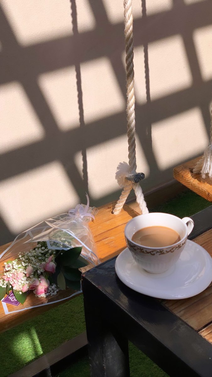khad0og98's tweet photo. "المزاج السعيد يصنعه الشاي🖤
 #اليوم_العالمي_للشاي # https://t.co/gFdszvJI2t