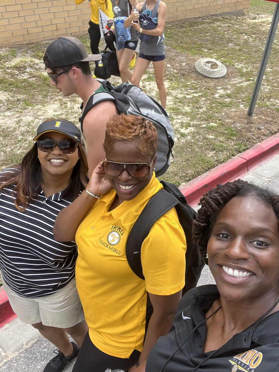 tf_irmo's tweet photo. Look who came out to support. #irmostrong #weworktogetherweridetogether #ittakesavillage @fearthestingihs @IrmoHigh @IHS_Hampton @IrmoAd https://t.co/ywgV4gPPZr