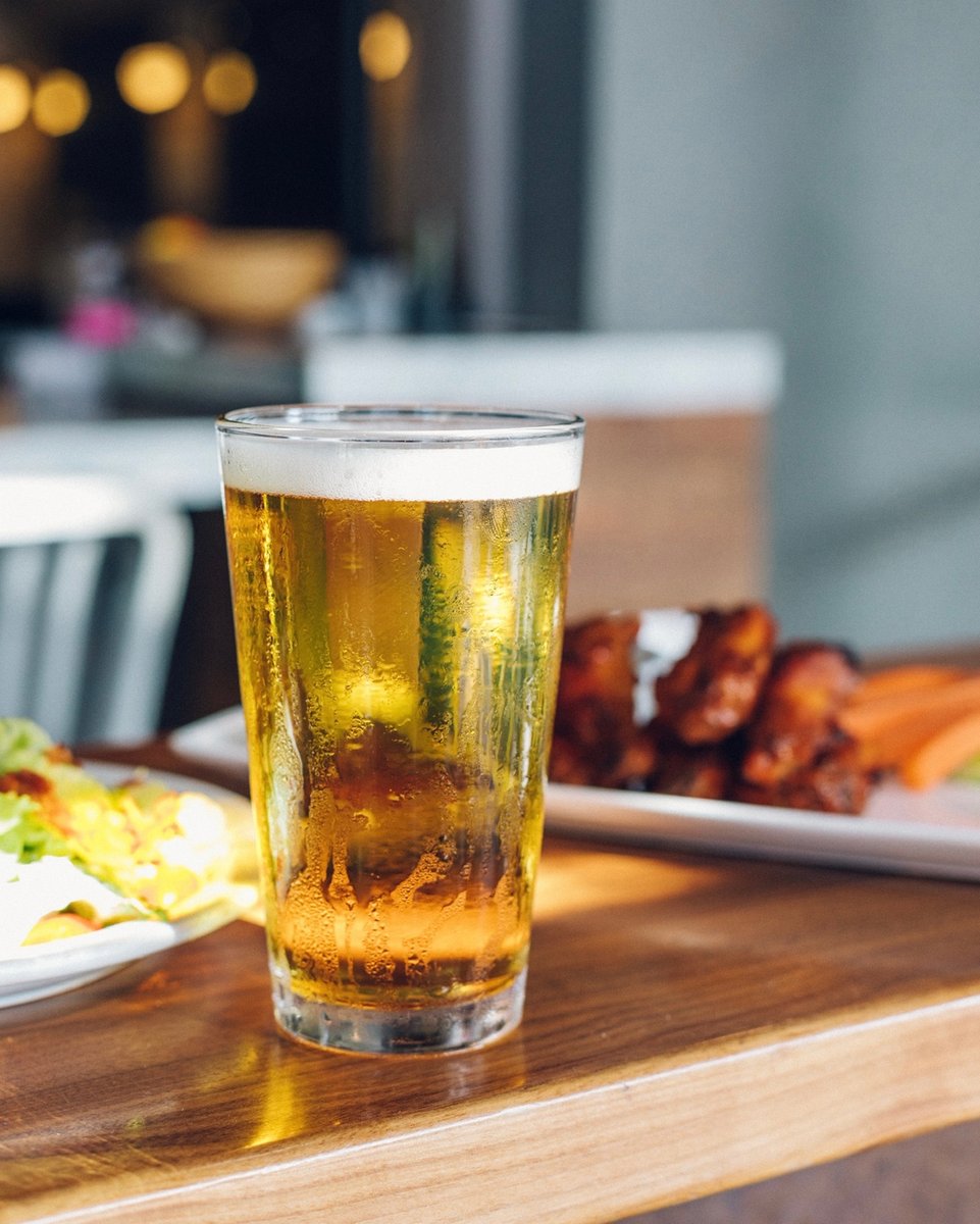 PatxisPizza's tweet photo. 🍺 Our weekend just got better thanks to beer &amp; amazing food! Who’s joining us?! #PatxisPizza https://t.co/Hr7ajAzRQb
