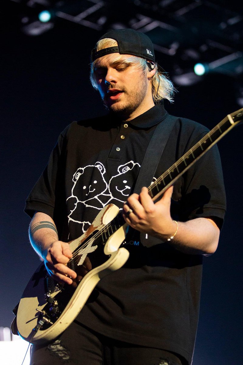 mgccontents's tweet photo. two words: michael clifford. https://t.co/QV4Izpksds