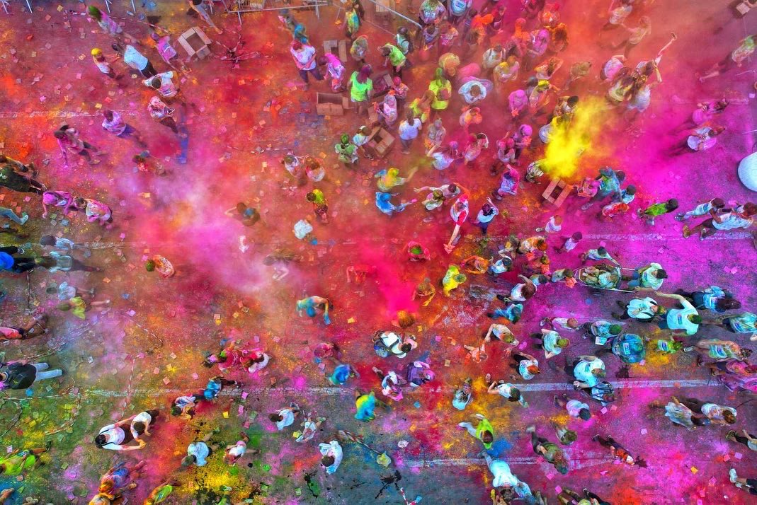 runandmore_com's tweet photo. Urnebesnom „MyBook Color Fun Run” završen je peti “Vivia Run&amp;More Weekend” festival. Kilometri Banjaluke uspješno su obojeni muzikom, smijehom, plesom, drugarstvom, poklonima... Više od hiljadu malih i velikih trkača uživalo je u raskošnim bojama sporta i zabave. https://t.co/kJafl8i0ID