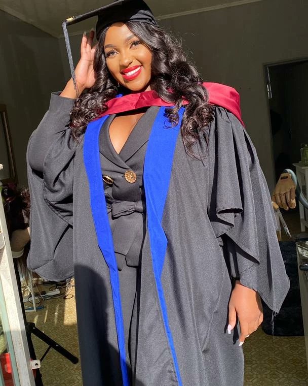 Cyn_domoya's tweet photo. 20th May 2022 "She believed she could,So she did".I did it 🥳I am a graduate bagged My Degree Bachelor's Of Arts In Community Development.This is for my Mom,Dad and Uncle Duh in heaven I hope I made you proud 🥺💔🕊 https://t.co/2hRlSu5bSE