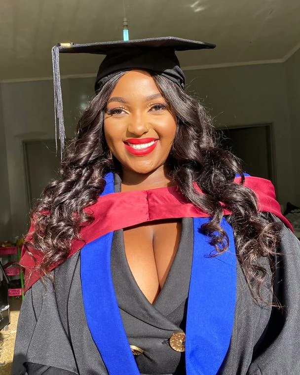 Cyn_domoya's tweet photo. 20th May 2022 "She believed she could,So she did".I did it 🥳I am a graduate bagged My Degree Bachelor's Of Arts In Community Development.This is for my Mom,Dad and Uncle Duh in heaven I hope I made you proud 🥺💔🕊 https://t.co/2hRlSu5bSE