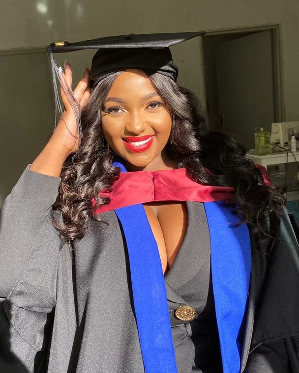 Cyn_domoya's tweet photo. 20th May 2022 "She believed she could,So she did".I did it 🥳I am a graduate bagged My Degree Bachelor's Of Arts In Community Development.This is for my Mom,Dad and Uncle Duh in heaven I hope I made you proud 🥺💔🕊 https://t.co/2hRlSu5bSE