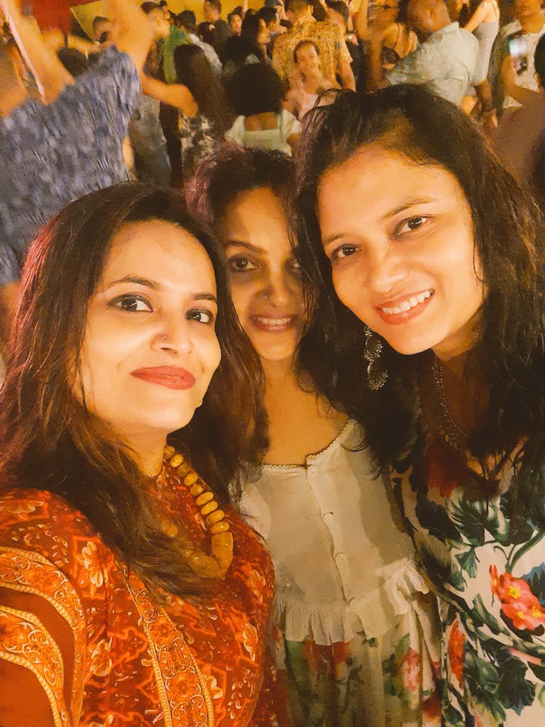 bronz_O_Genius's tweet photo. It's Saturday...The only decision U need to make ...Is Bottle ,Glass Or Dance 💃 I prefer All😍💞
#officersclub 
#SaturdayNight 
#Mayball 
#Groove 💃 https://t.co/clcdvCQbqG