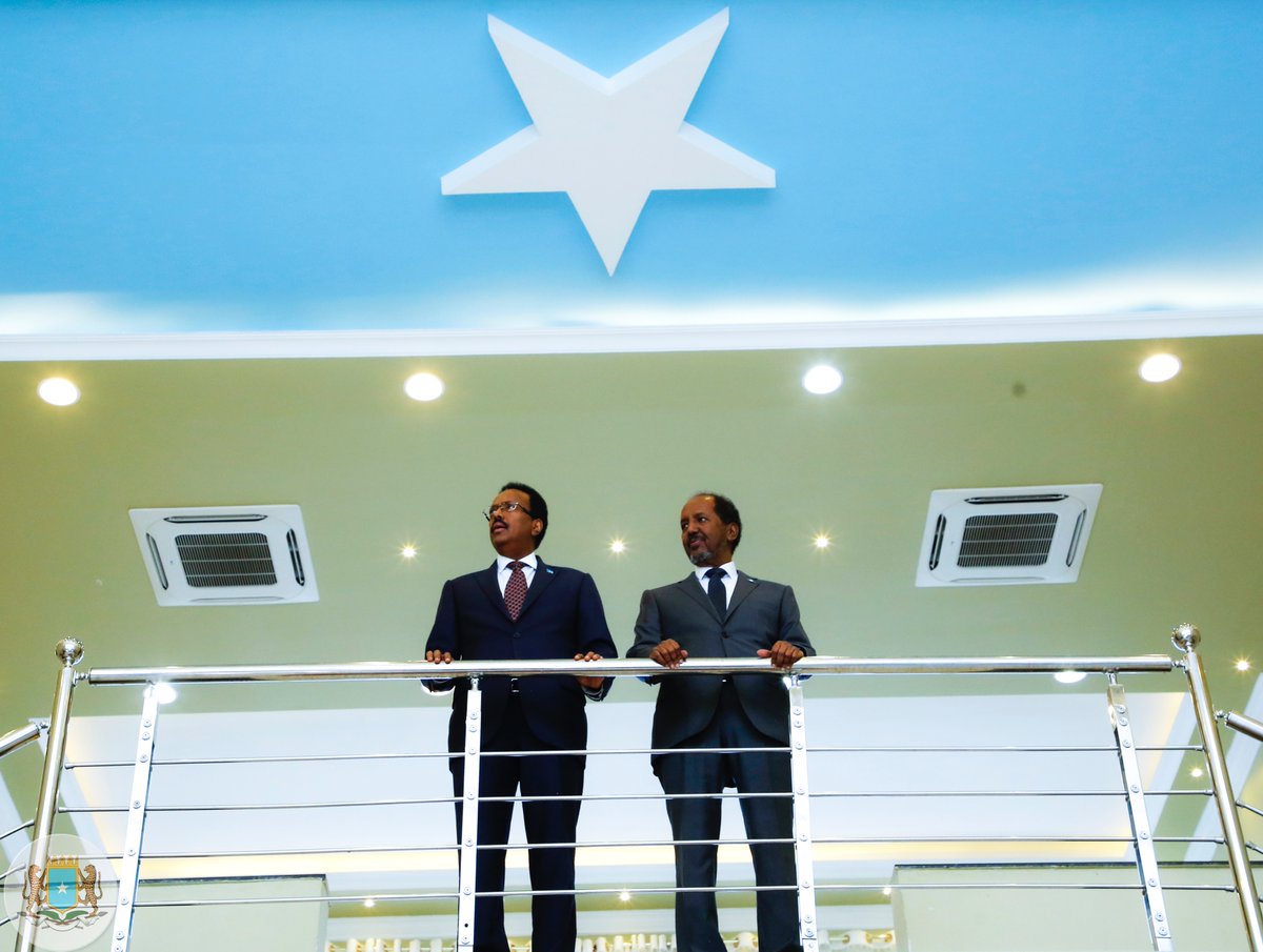 TheVillaSomalia's tweet photo. The greatest gift by our Republic to our Citizens is the longstanding history of smooth &amp; successful transition pioneered by our founding fathers. H.E @M_Farmaajo and H.E @HassanSMohamud have upheld this tradition to take the lead in uniting our nation towards a brighter future. https://t.co/AYQAfQ1u2M