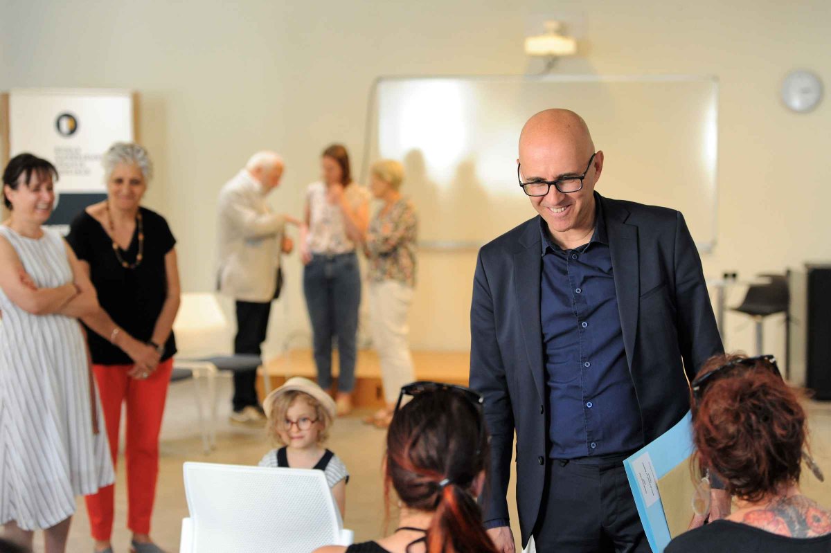 praxisalsace's tweet photo. Retour en images sur un beau moment, hier vendredi, à @praxisalsace : la remise du diplôme d’État d’assistant familial à 9 récipiendaires. Breavo à eux et merci à @F_Bierry pour sa présence.
Plus d'informations : https://t.co/huk7wTZLnE
Crédit photos @marsrouge https://t.co/NbKwjNw4ID