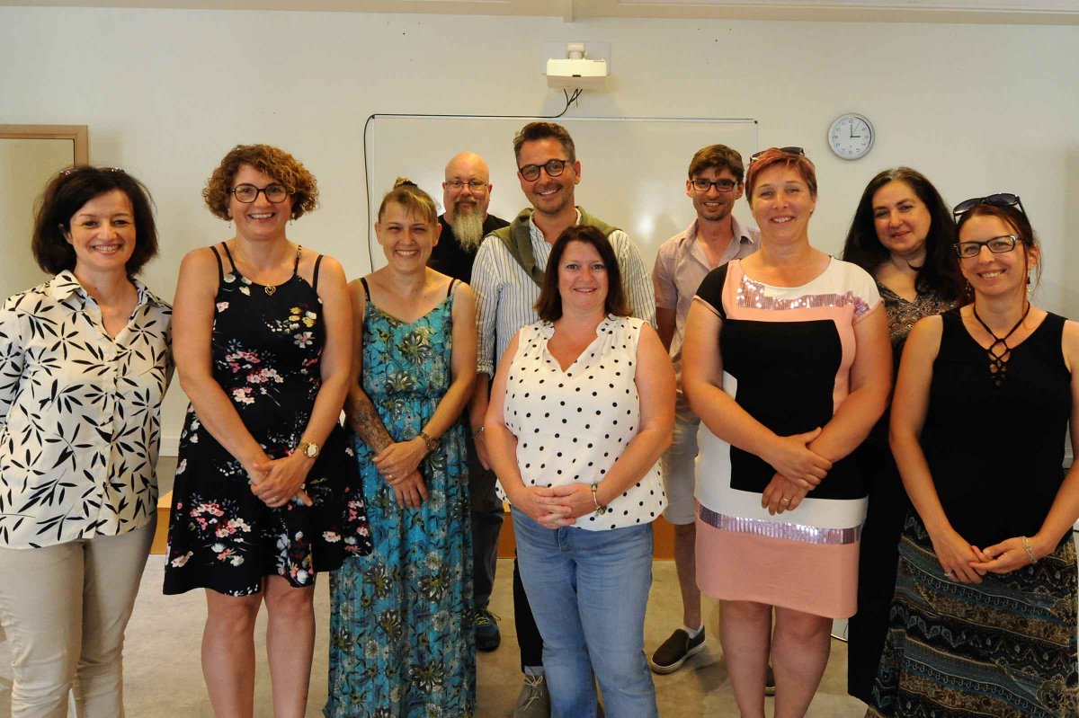 praxisalsace's tweet photo. Retour en images sur un beau moment, hier vendredi, à @praxisalsace : la remise du diplôme d’État d’assistant familial à 9 récipiendaires. Breavo à eux et merci à @F_Bierry pour sa présence.
Plus d'informations : https://t.co/huk7wTZLnE
Crédit photos @marsrouge https://t.co/NbKwjNw4ID