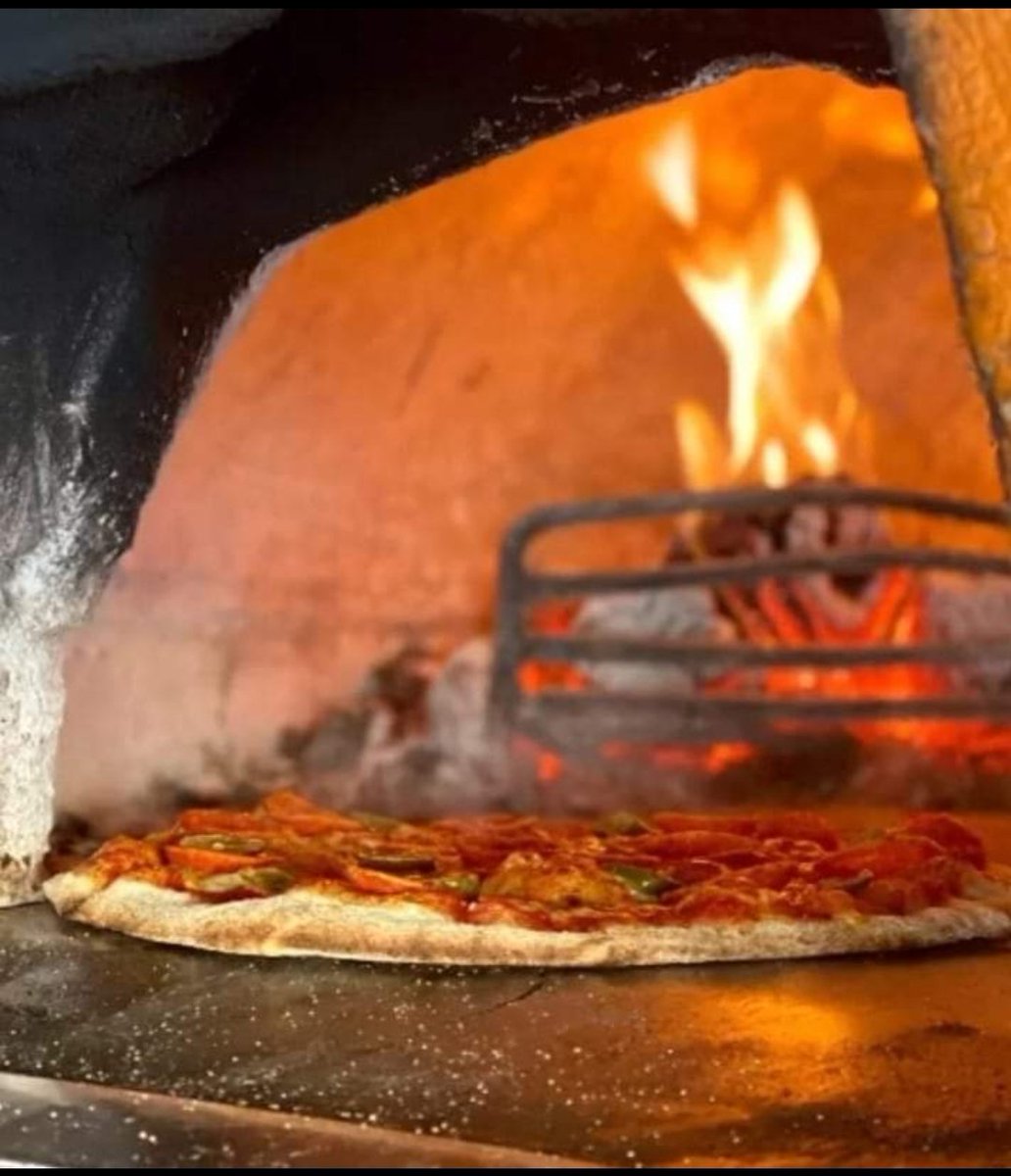 StokedKitchen's tweet photo. Yeah it's finally Saturday 🥳🥳
Hungry for a pizza, well, we are already open at Hayling Hardware car park 😋🍕
Last day to try the special of this week "N'DUJA HOT"🔥
See you laters

https://t.co/NIZ8EioLQu https://t.co/DTVnVnOjKs