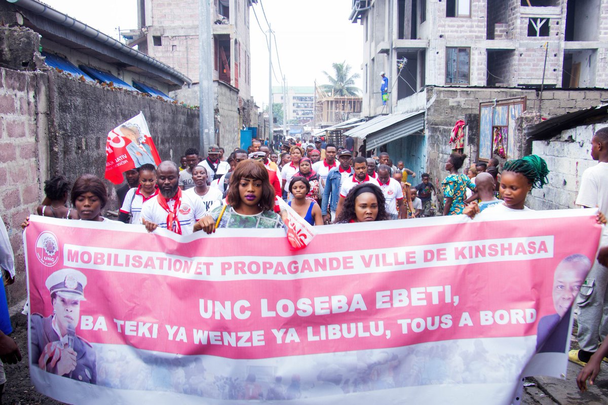 BasimanaMadieng's tweet photo. Le grand navire de la #Mobilisation @uncrdc /Kin a accosté ce jour à #barumbu. 
Une fois arrivé, La Capitaine @efole3 a été accueillie par la fédérale @alilimolisho au marché #Libulu 

Où elle a tenue meeting et carnaval de réarmement morale de la base de @uncrdc de ce coin là. https://t.co/H5KLjMYuIZ