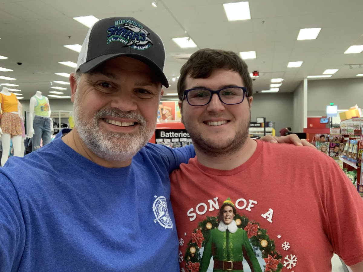 #CelebSighting working hard at the #FentonMo @Target this AM! @fox_warrior alum @BNeibert crushing it! @FoxHSActivities @FoxC6Schools @DrSherp