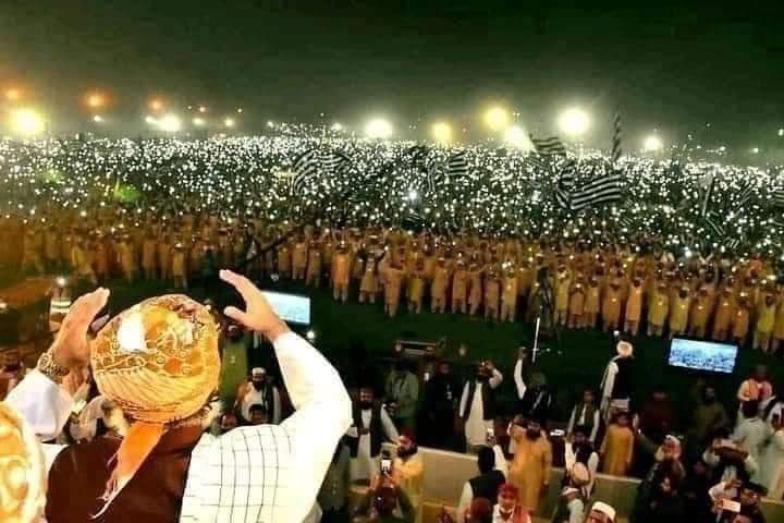 Usman_jui_'s tweet photo. یہ کامیاب پروگرام مغربی ثقافت کے دلدادوں اور  ان کے پشت پناہوں کے لیے واضح پیغام ہے کہ تم ایڑی چوٹی کا زور لگاؤ لیکن بخدا تم اس سیل رواں کا راستہ روک نہ سکوگے۔۔۔
#MaulanaInPeshawar https://t.co/ImK48EpsRY