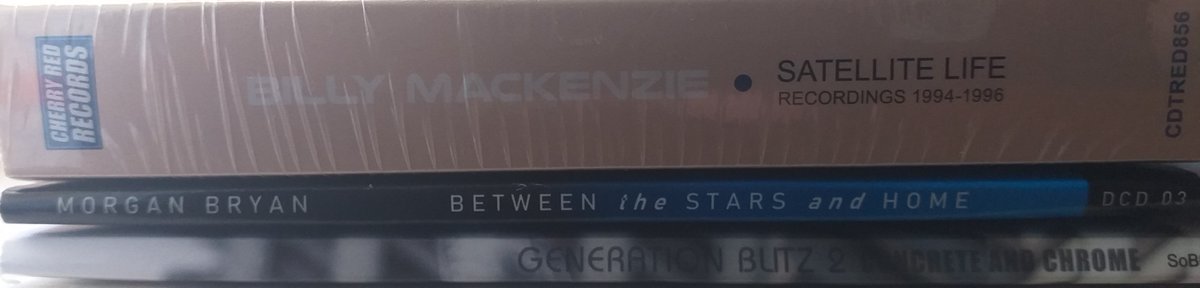 ColinsCuts's tweet photo. #Electrocurated #187
▶️https://t.co/hwhgeQk18Q
#DiscoverAndRemember gems from what you see below by
#BillyMackenzie from 'Satellite Life Recordings 1994-1996' 3CD
#HoneyBeard and #TheRudeAwakening from '#ConcreteAndChrome' 2CD
#MorganBryan from 'Between The Stars And Home' CD https://t.co/EonTtD949d