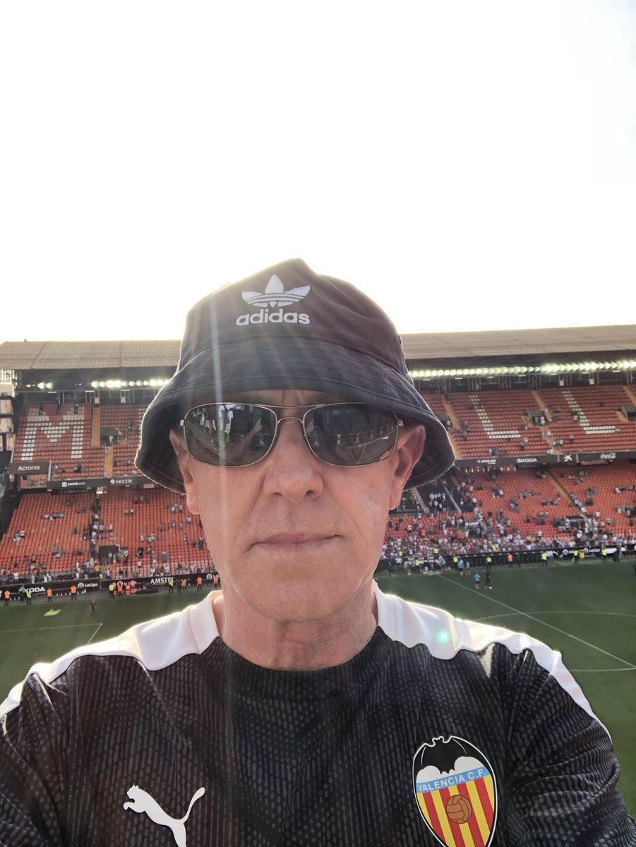 Mestalla, toca despedirme. Ojalá no sea un adiós definitivo y pueda volver a tus gradas si se marcha Meriton. De no ser así… ¡HASTA SIEMPRE VIEJO AMIGO!  Te echaré de menos. ❤️ #LimGoHome