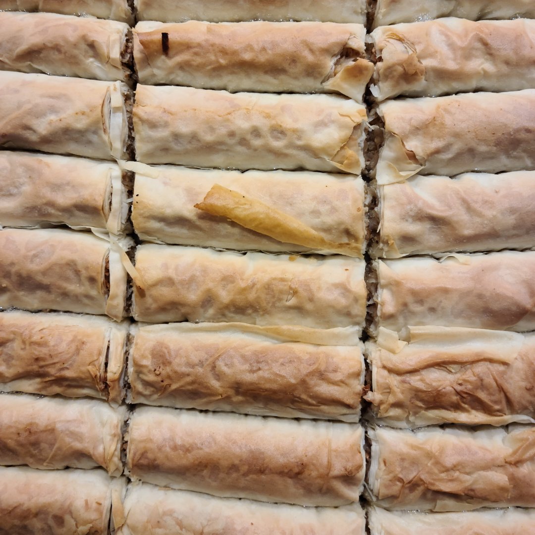 GlobalCafe901's tweet photo. New dessert on the menu: Basta! Sudanese baklava made with coconut, peanuts, and honey. A perfect treat for any sweet tooth 😋

#globalcafememphis #sudan #basta #baklava #crosstownconcourse #eatlocal https://t.co/egqj0Trlrr