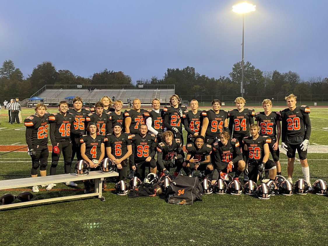 LHS_TigerFB's tweet photo. HUGE congratulations to the class of 2022!!!#OnceATigerAlwaysATiger https://t.co/ajq39DhNj1