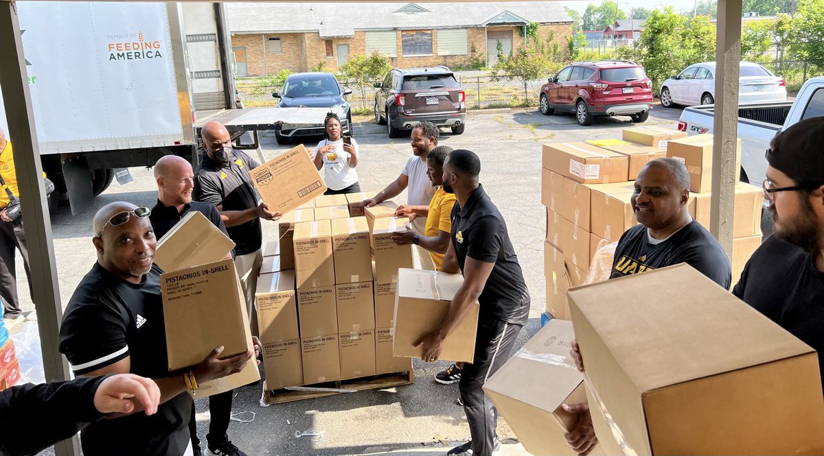 UAPBLionsRoar's tweet photo. UAPB Athletics partners with Neighbor to Neighbor every third Wednesday of each month to give a helping hand to the community of Jefferson County. 

Our pride will always run through the community! 

#1Team1Roar 🦁 https://t.co/L6Id4aOcCk