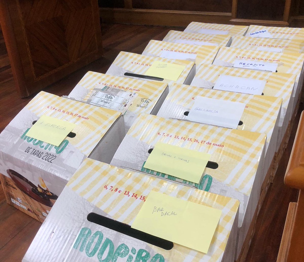 Hoxe foi unha xornada importante de #rodeirodetapas2022 xa que tocou contabilizar todas as papeletas para saber quenes serán os mellores do público e comprobar que papeletas e pasaportes son válidos. O xoves será o gran día para coñecer ós gañadores!! #euquerorodeirodetapas