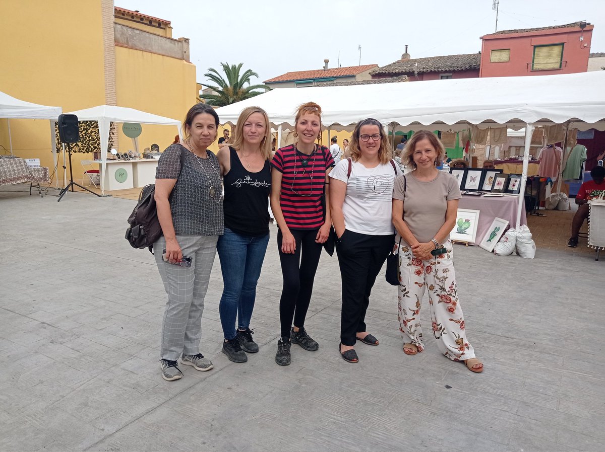 Miriamferrerdu's tweet photo. Disfrutando del II Mar festival en Magallon. Una gozada comprobar la cantidad mujeres artistas y artesanas de nuestro pueblos.
#mar_mujeresartistasrurales compartiendo la experiencia con
#bureteandoando
@mar_rural @djlunaroja @mfeijoob https://t.co/QbyxaBN0au