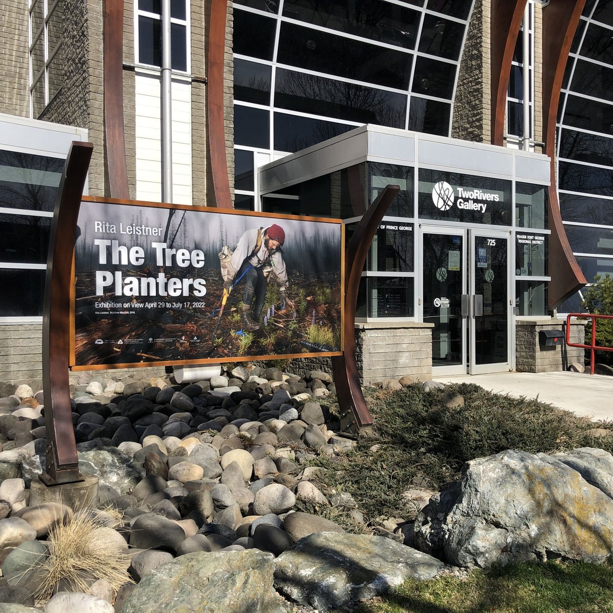 fftt_earth's tweet photo. The exhibition of THE TREE PLANTERS continues at the Two Rivers Gallery in Prince George, BC! The gallery is delighted to be welcoming tree planters to the exhibition — please don't be shy to introduce yourself as such to the staff! https://t.co/H7fI8bAPB3