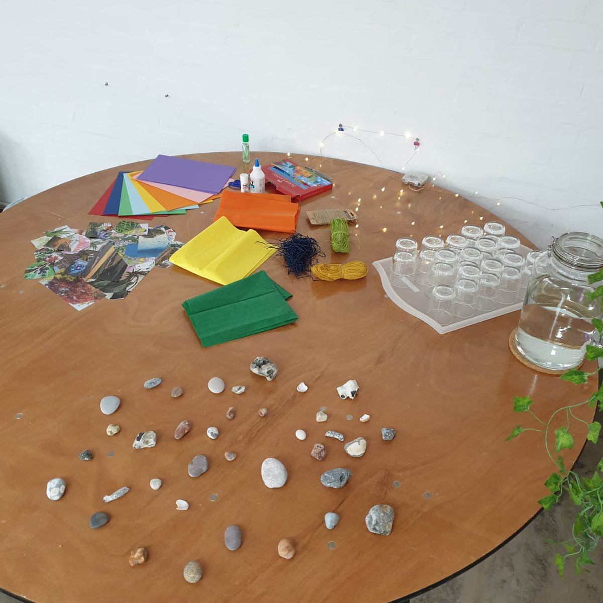 DissonantFuture's tweet photo. Our first workshop done at @BOMlab today with @baffakoto @moteofdustfilms @angelaytchan; we're heading to Bradford @Common_WealthHQ next on the 28th May, come join! Details below. https://t.co/VK3bNw452e