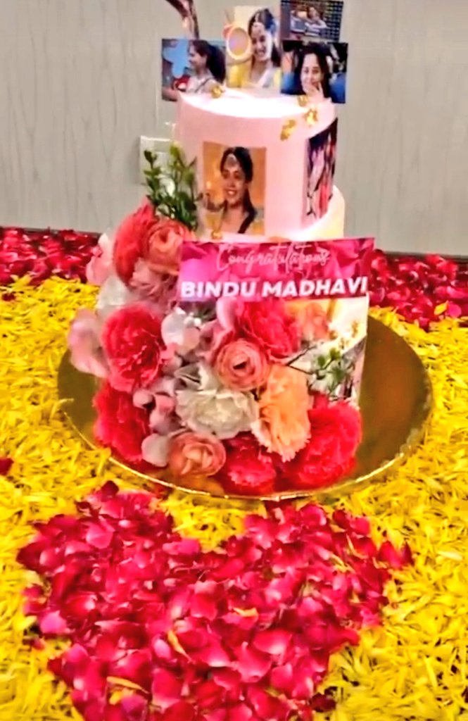 Celebrations #BinduMadhavi oun her house 
#BiggBossNonStop 
#AadaPuliBinduMadhavi 
#BinduTheSensation 
#ConquerorBinduMadhavi