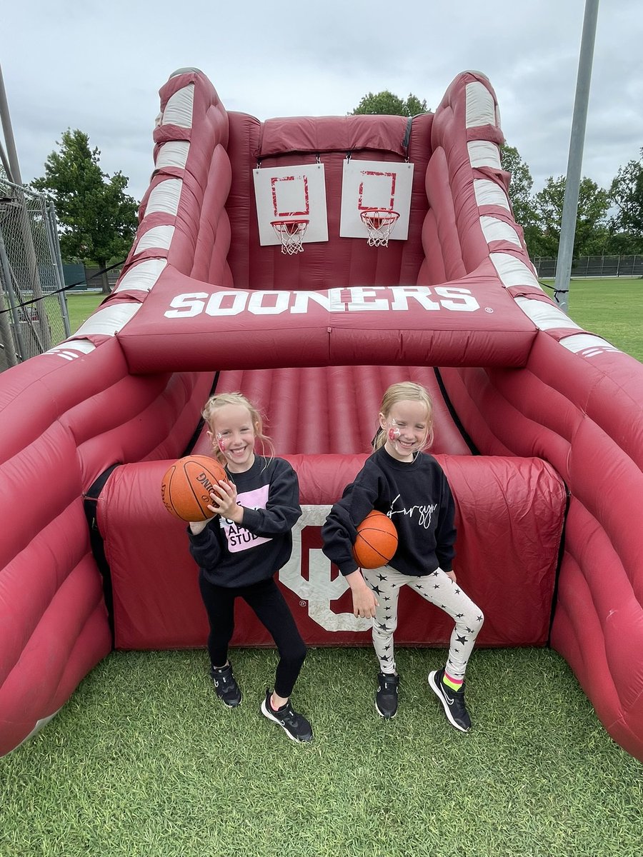 Dnordstrom31's tweet photo. Back at Home Run Village and brought my girls! ♥️♥️. #itscold #stupidwind #needsun https://t.co/zRU95d8u8V