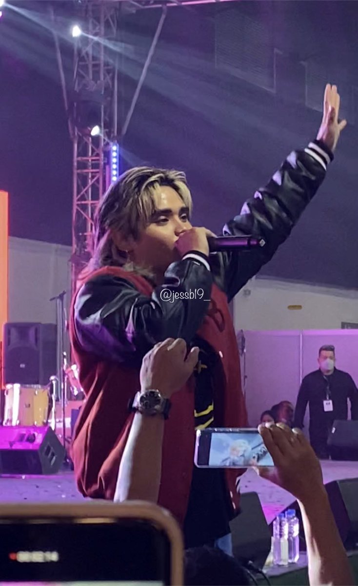 jessb19_'s tweet photo. Pinuno @imszmc, sobrang saya ko na anlapit lapit mo😭 sama na ng pakirmdm ko knina dahil hirap huminga s crowd pero pag dating tlga s inyo, idk parang magic nlng na nagging okay ako.Mahal kita pinuno! 
@SB19Official #SB19
@imszmc #SB19_PABLO 
#SB19saTindahanNiAlingPuring https://t.co/CJnLrJDSxh