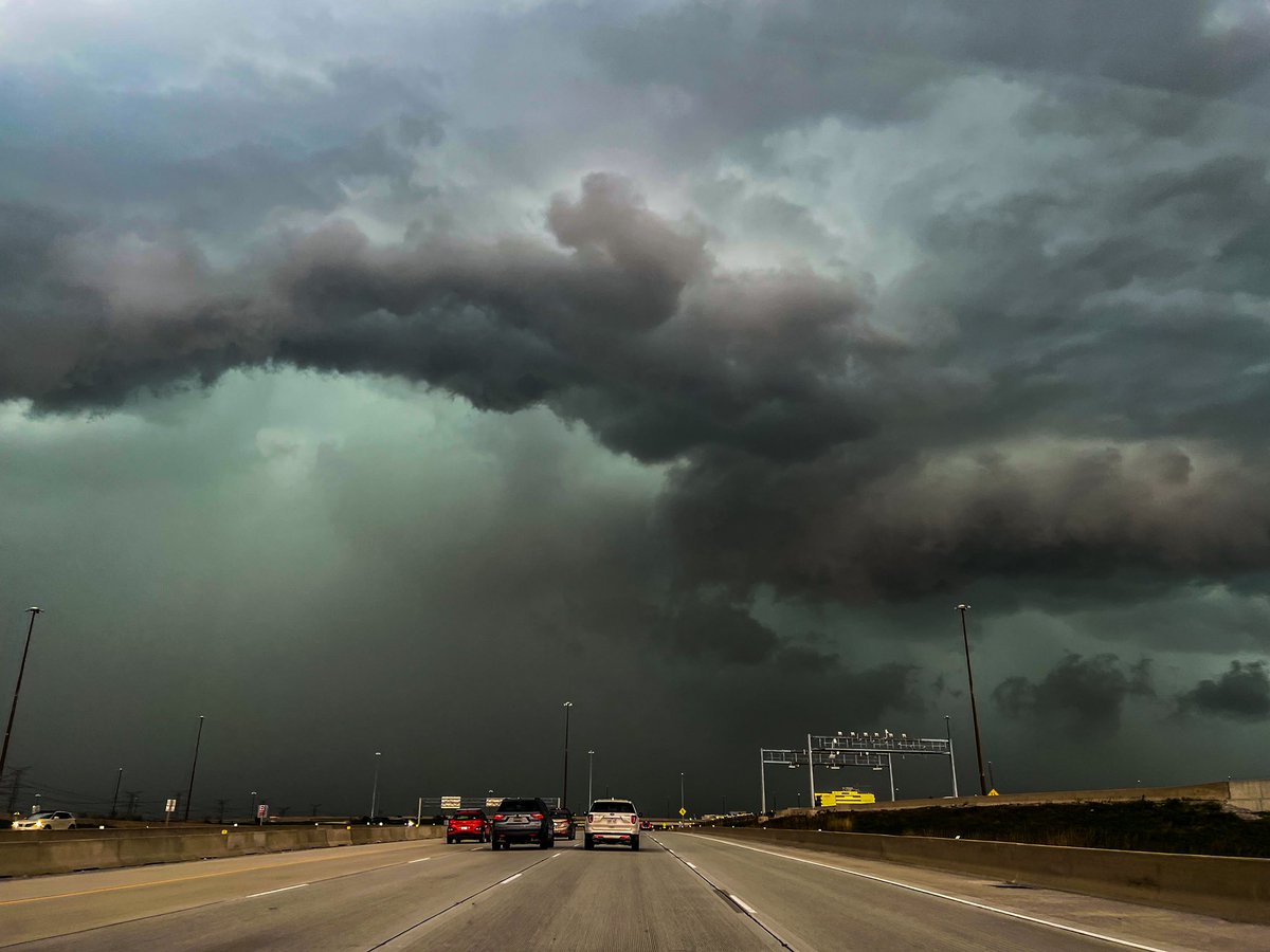 ConnyCurrently's tweet photo. Nice day out 😳
#onstorm #shareyourweather #toronto #Thunderstorm @weathernetwork https://t.co/LvDeG78SWJ